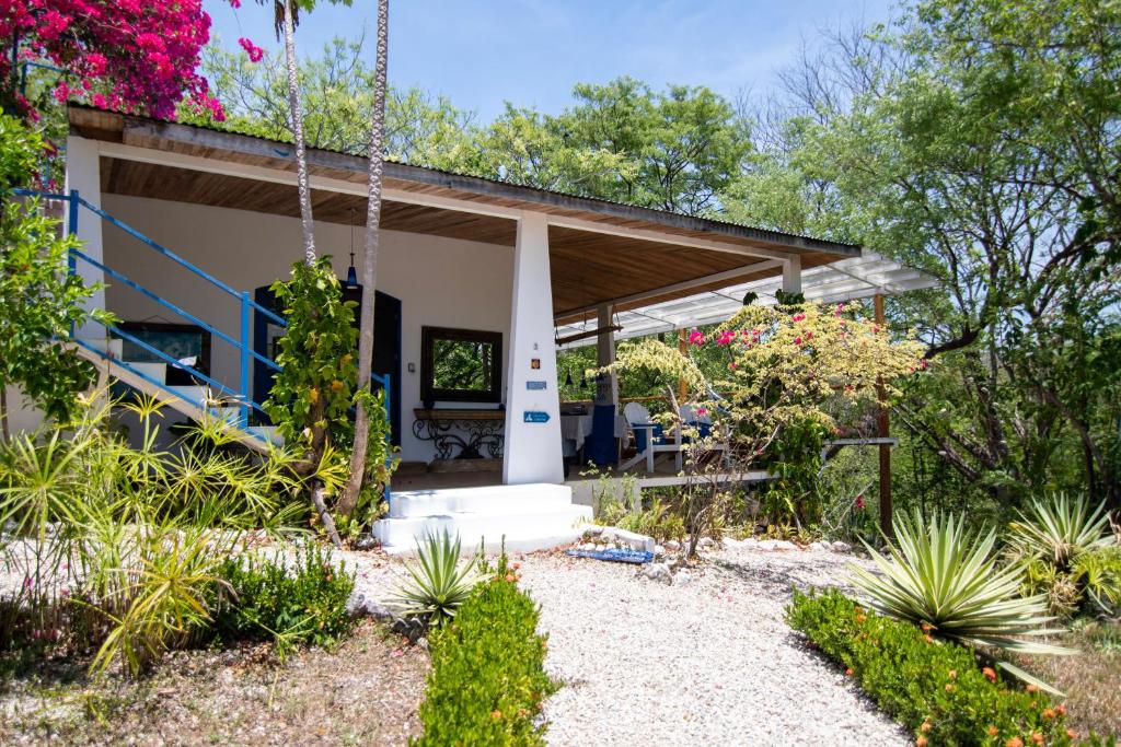 a house with a swing in a garden at Marbella Retreats Casa Azul in Santa Cruz