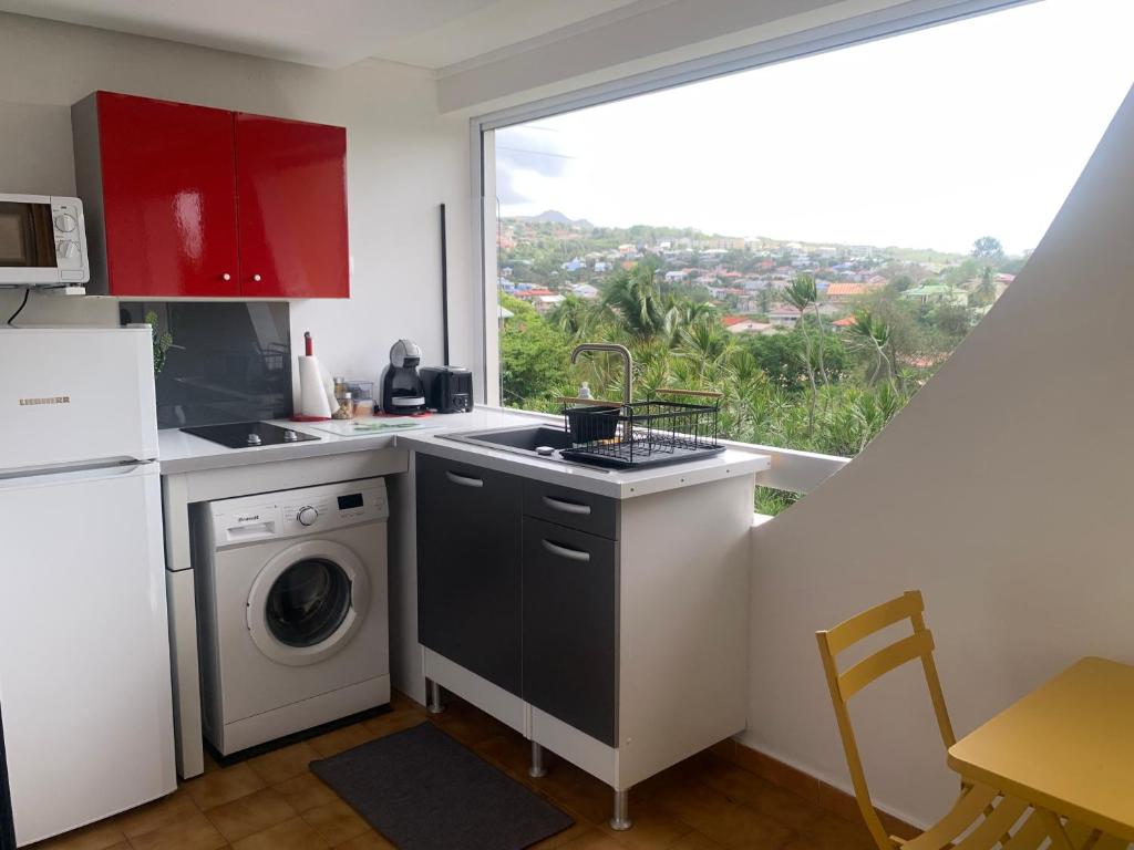 Kuchyň nebo kuchyňský kout v ubytování Bel appartement situé idéalement