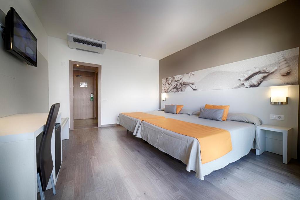 Ohtels Villa Dorada - Quadruple Room (2 Adults + 2 Children)