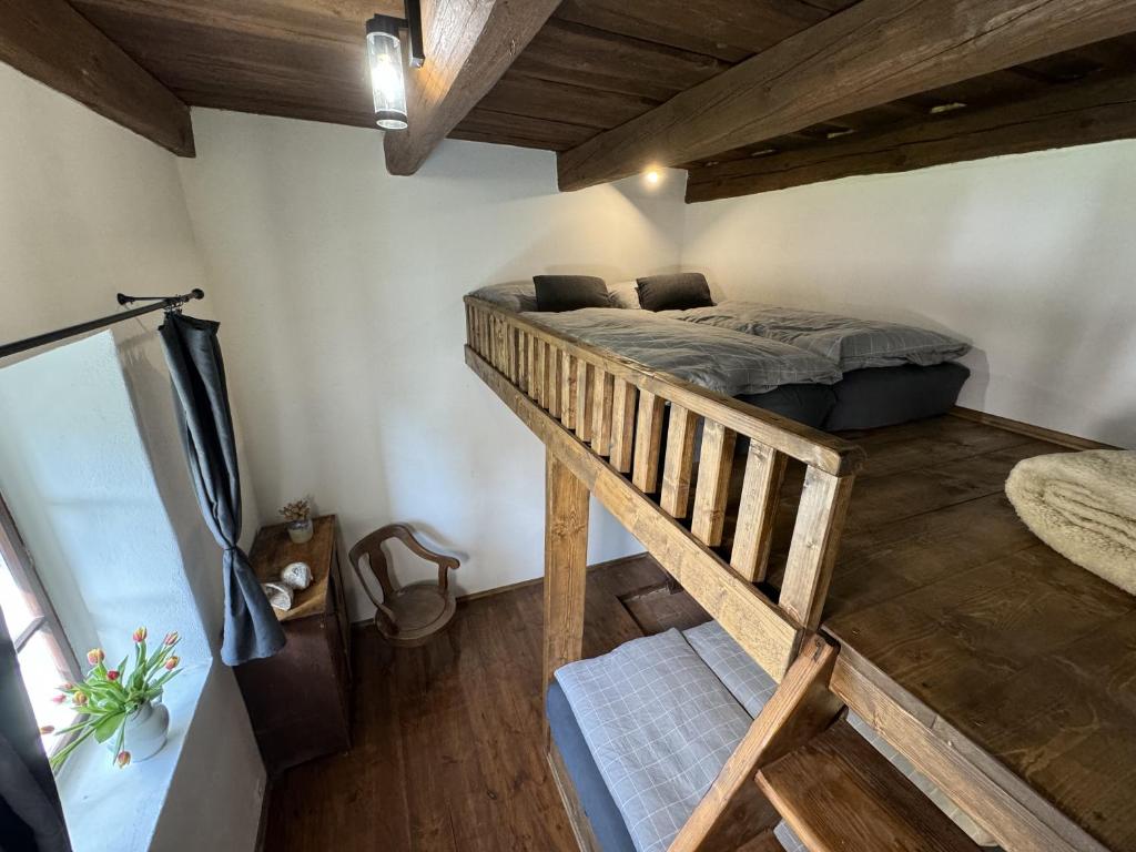 Postel nebo postele na pokoji v ubytování Bejšovcův Mlýn