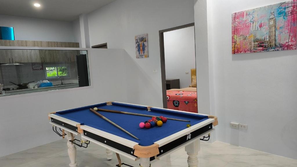 Biliár nebo kulečník v ubytování พลอยพูลวิลล่า ชะอำ 3 Ploy Poolvilla Cha-am 3