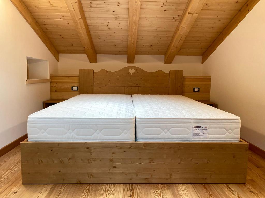 A bed or beds in a room at Chalet Le Grazie