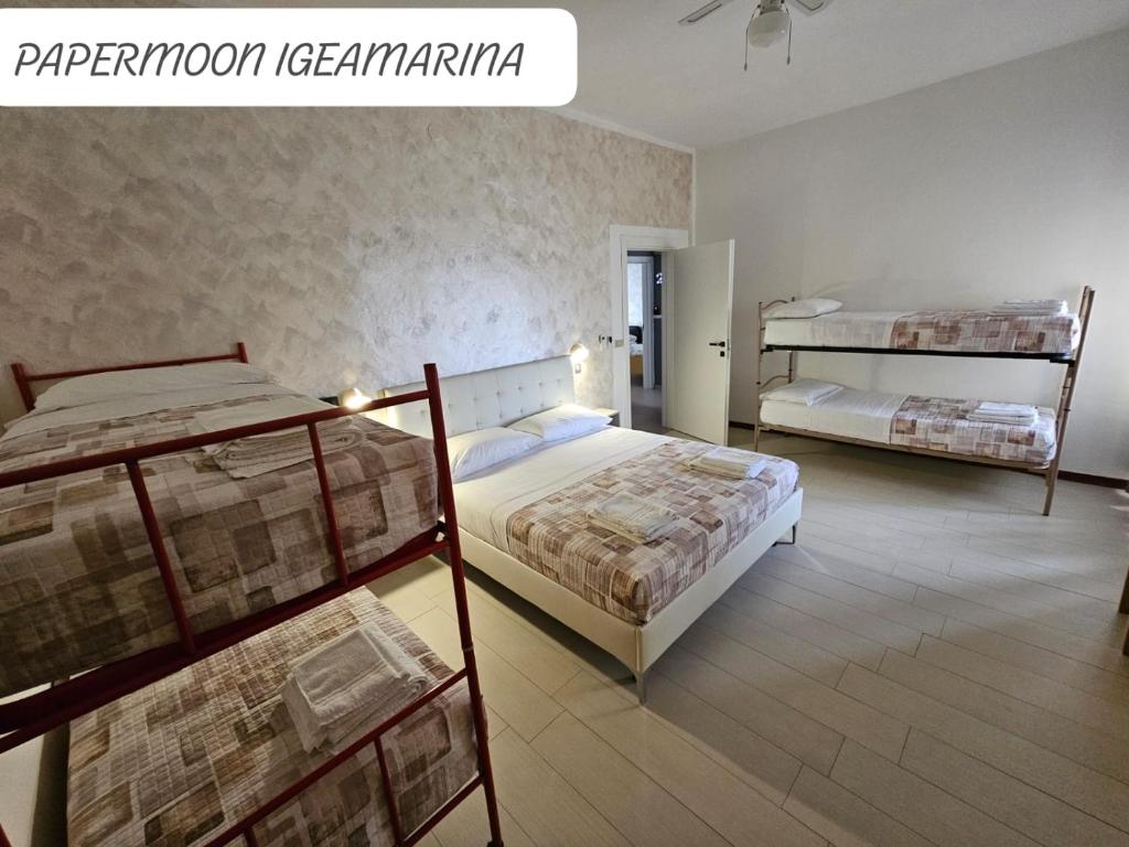 Postel nebo postele na pokoji v ubytování PAPER MOON