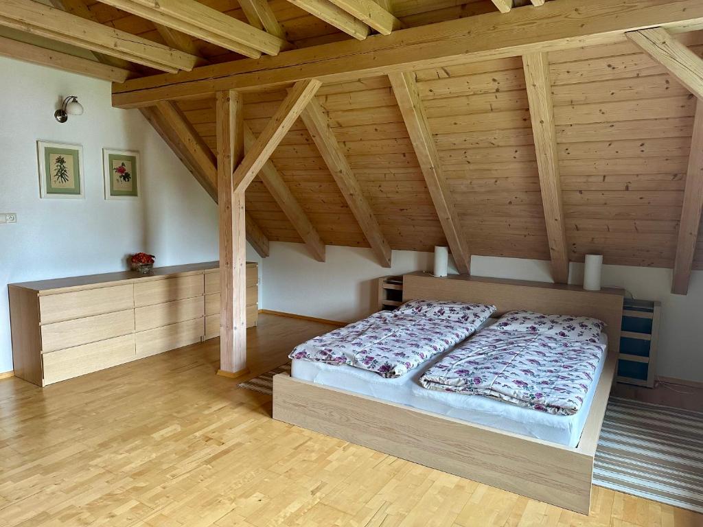 Postel nebo postele na pokoji v ubytování Apartmán Lazec