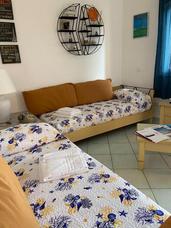 Postel nebo postele na pokoji v ubytování Appartamento Calarossa Sardegna CasaRosa