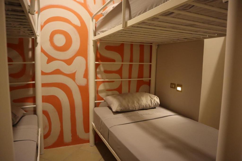 Postel nebo postele na pokoji v ubytování 3B Wellness Hotel & Hostel Adults Only