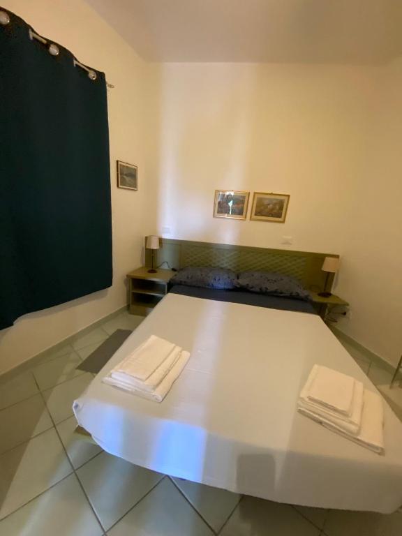 Postel nebo postele na pokoji v ubytování Appartamento Calarossa Sardegna CasaRosa