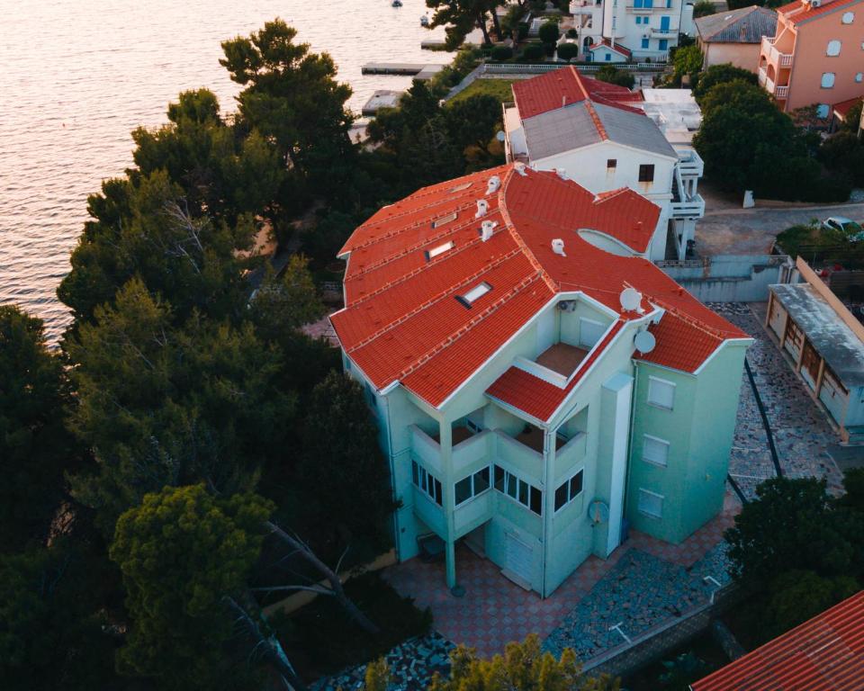 Το κτήριο όπου στεγάζεται  το διαμέρισμα