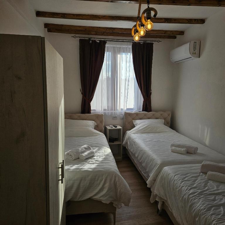 Arаbeska Family Winery & Apartments - Triple Room Con Vista De Montaña