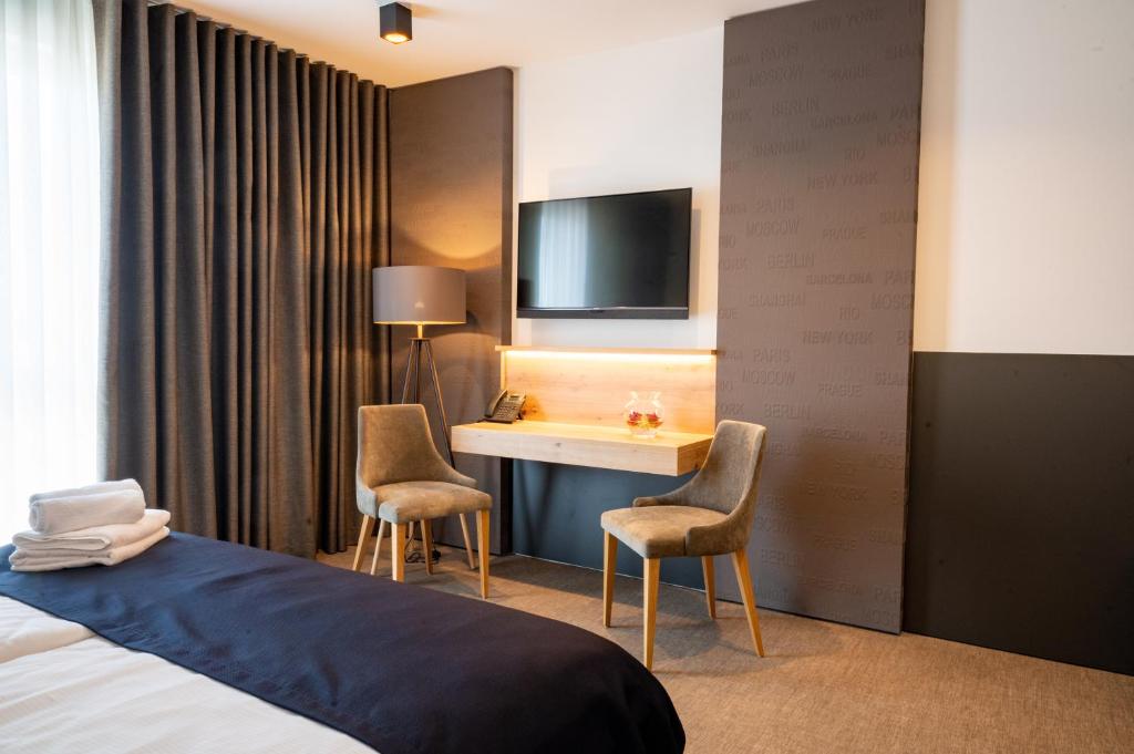 En eller flere senger på et rom på Hotel Leonardo