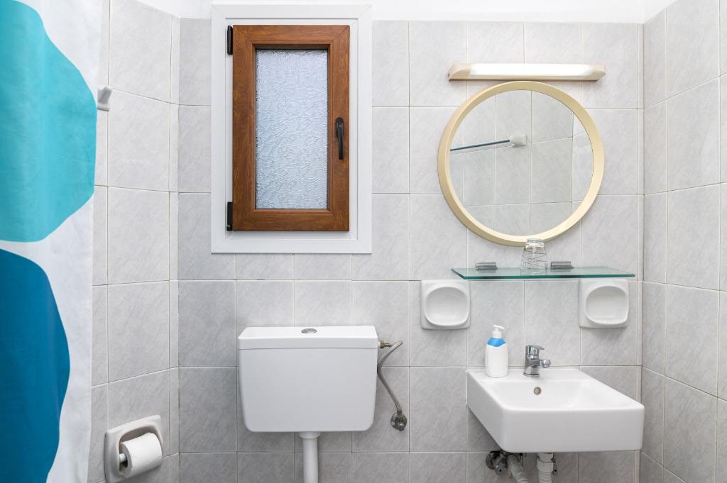 A bathroom at Emily Hotel