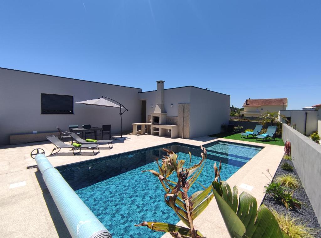 a swimming pool in the backyard of a house at Antas Villa Family in Esposende
