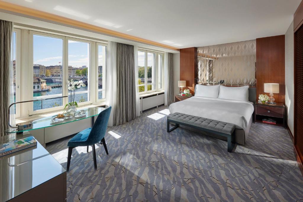 Postel nebo postele na pokoji v ubytování Mandarin Oriental, Geneva