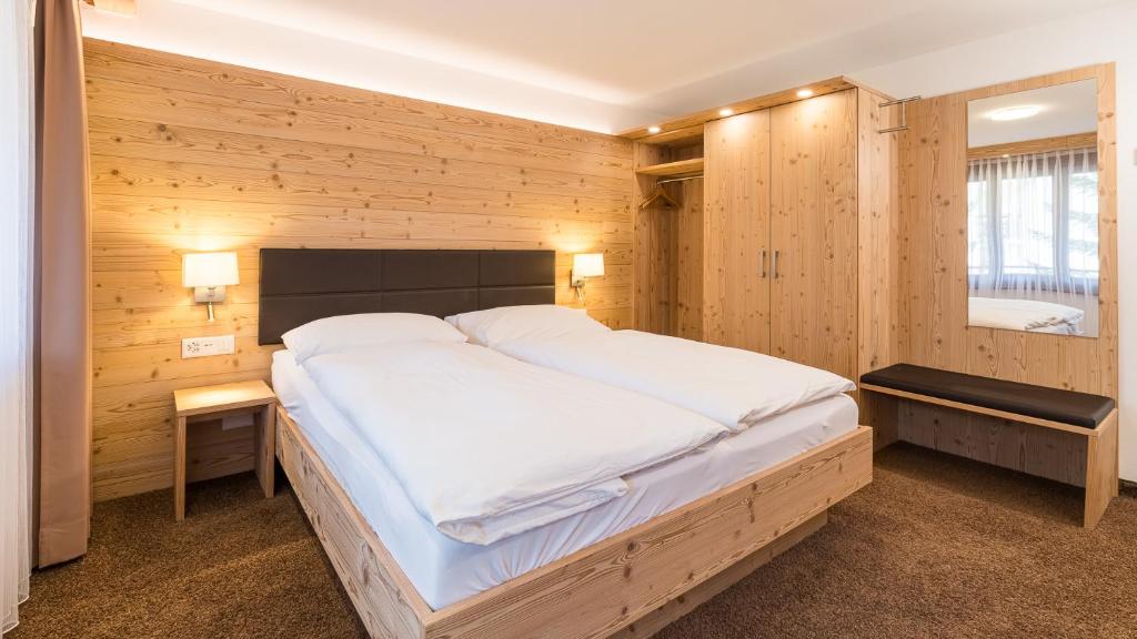 Postel nebo postele na pokoji v ubytování Hotel Derby