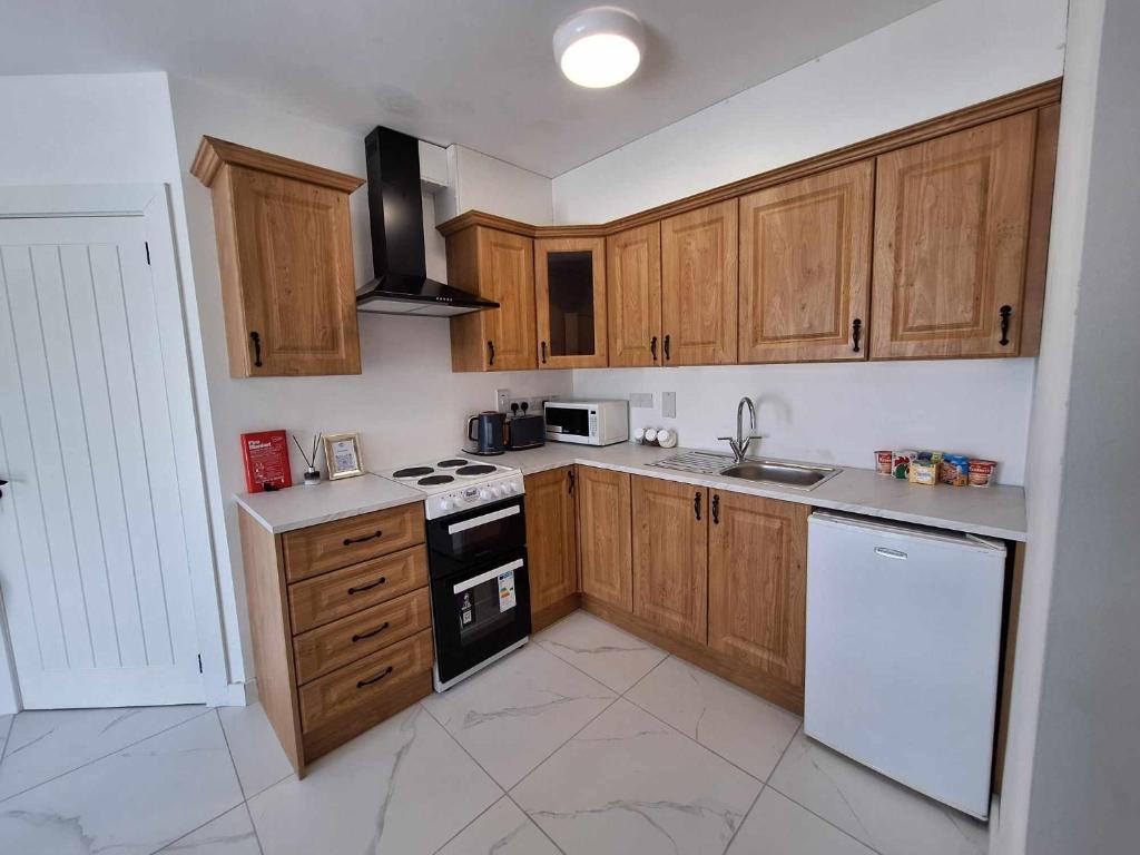 Kuchyň nebo kuchyňský kout v ubytování SANDYS SHORE APARTMENT
