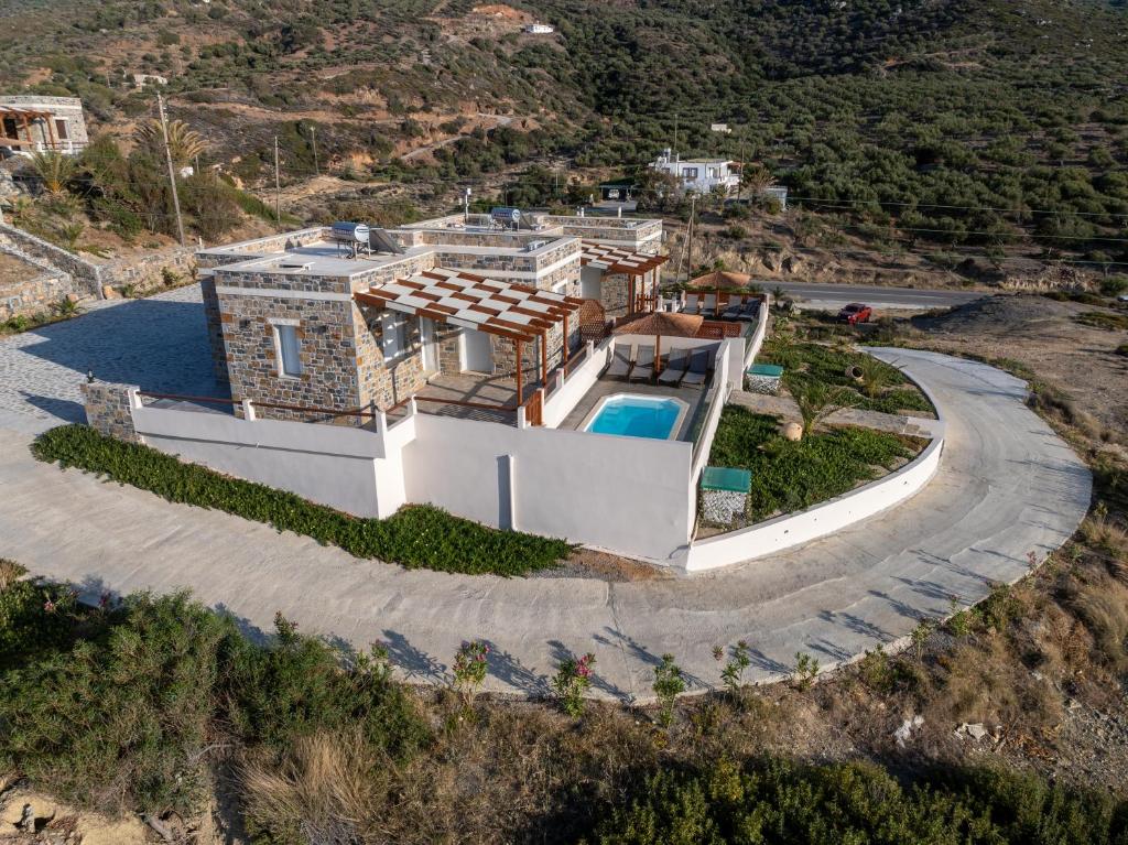 The swimming pool at or close to Apartments Kalaitzakis with private pool