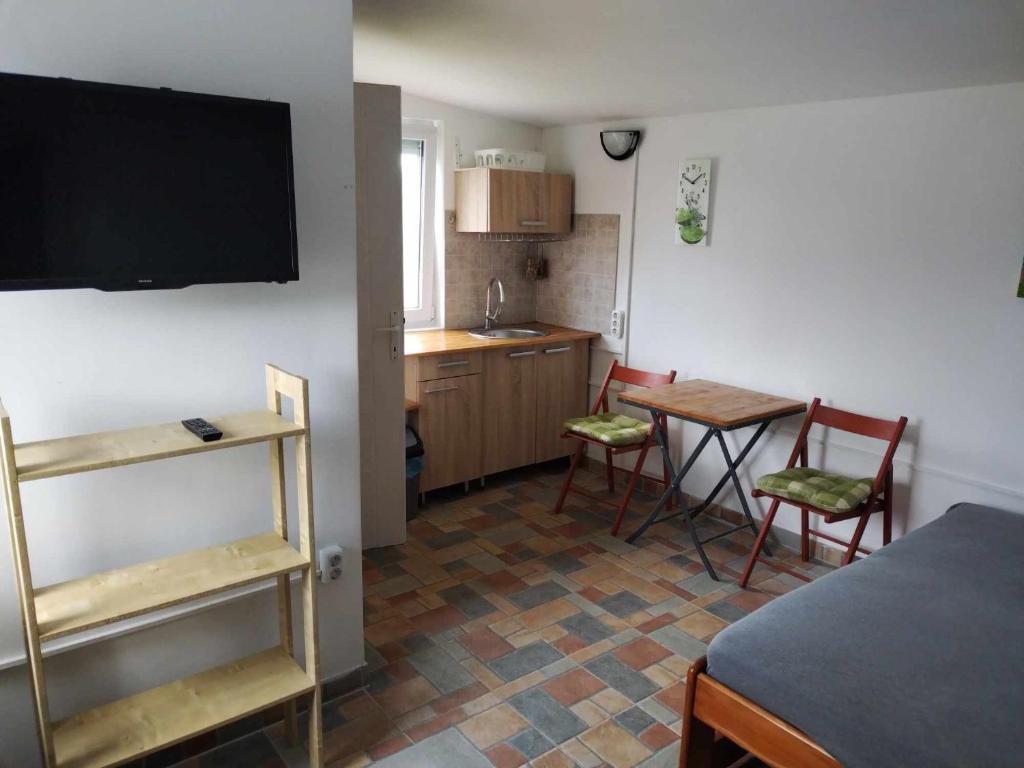 Balatongyöngye vendégház 8162 Küngös, Petőfi Sándor utca 4. kép - 1