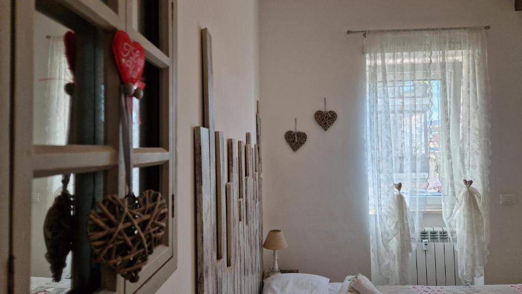 a room with a window with hearts on the wall at Il Mare Di Roma in Lido di Ostia