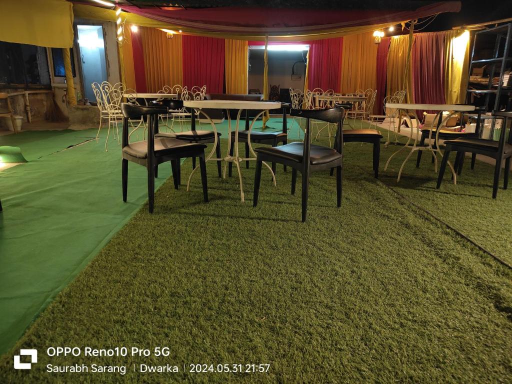 Restaurace v ubytování Nidra Hotel, Sector 10, Dwarka,Delhi
