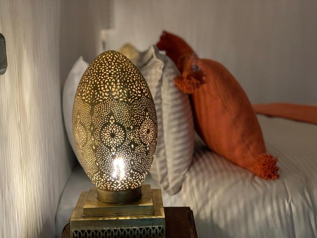 Postel nebo postele na pokoji v ubytování Riad SunSet Marrakech