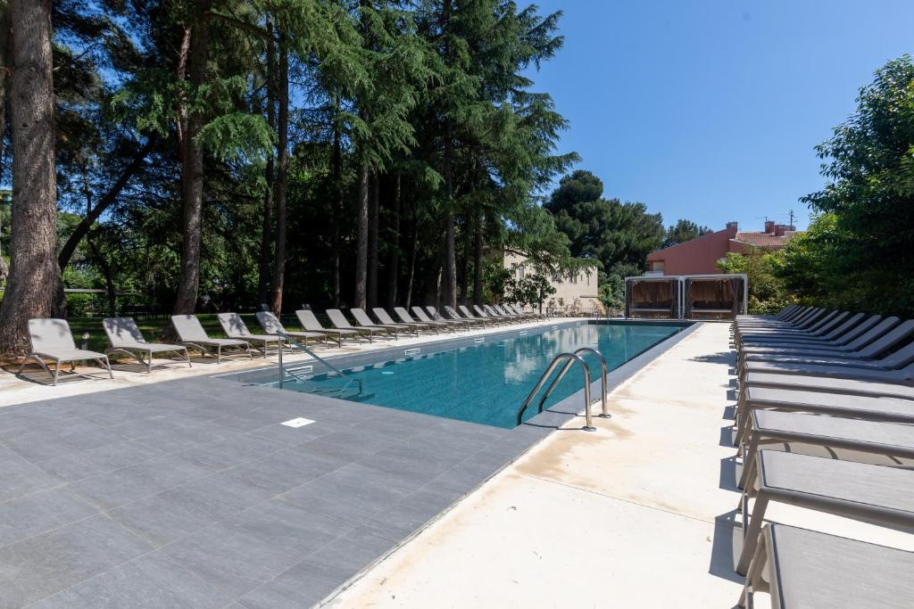 Bazén v ubytování Hotel Emaus nebo v jeho okolí