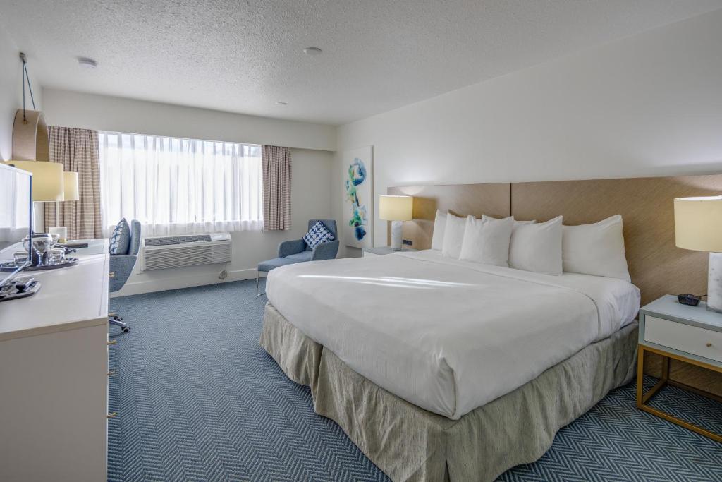 Beachfront Sustainability certification Bayside Resort, an Ascend Collection Resort - King Room With No View - Non Smoking