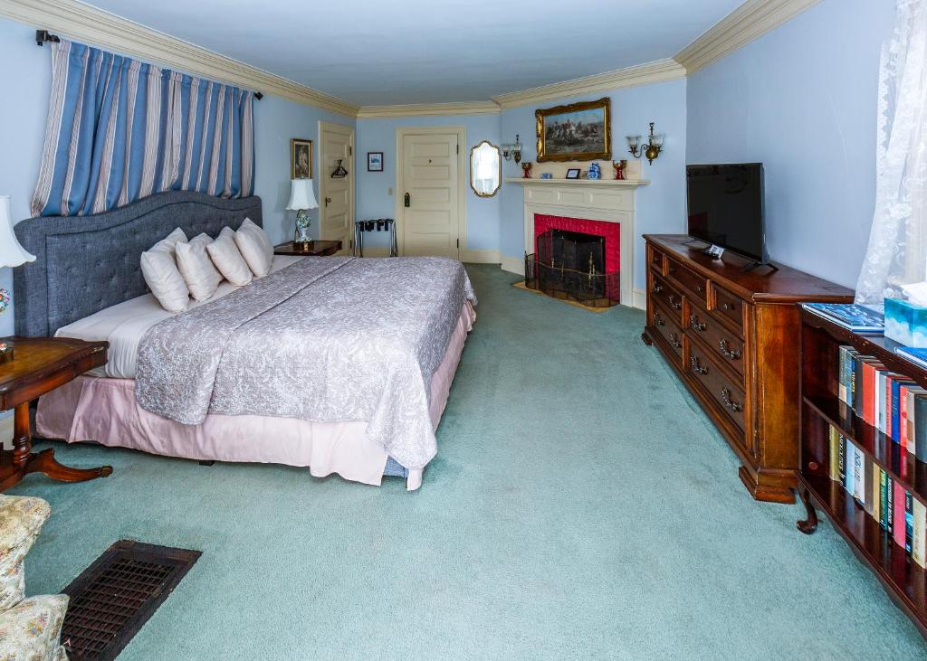 Thornhedge Inn - Queen Room Met Balkon
