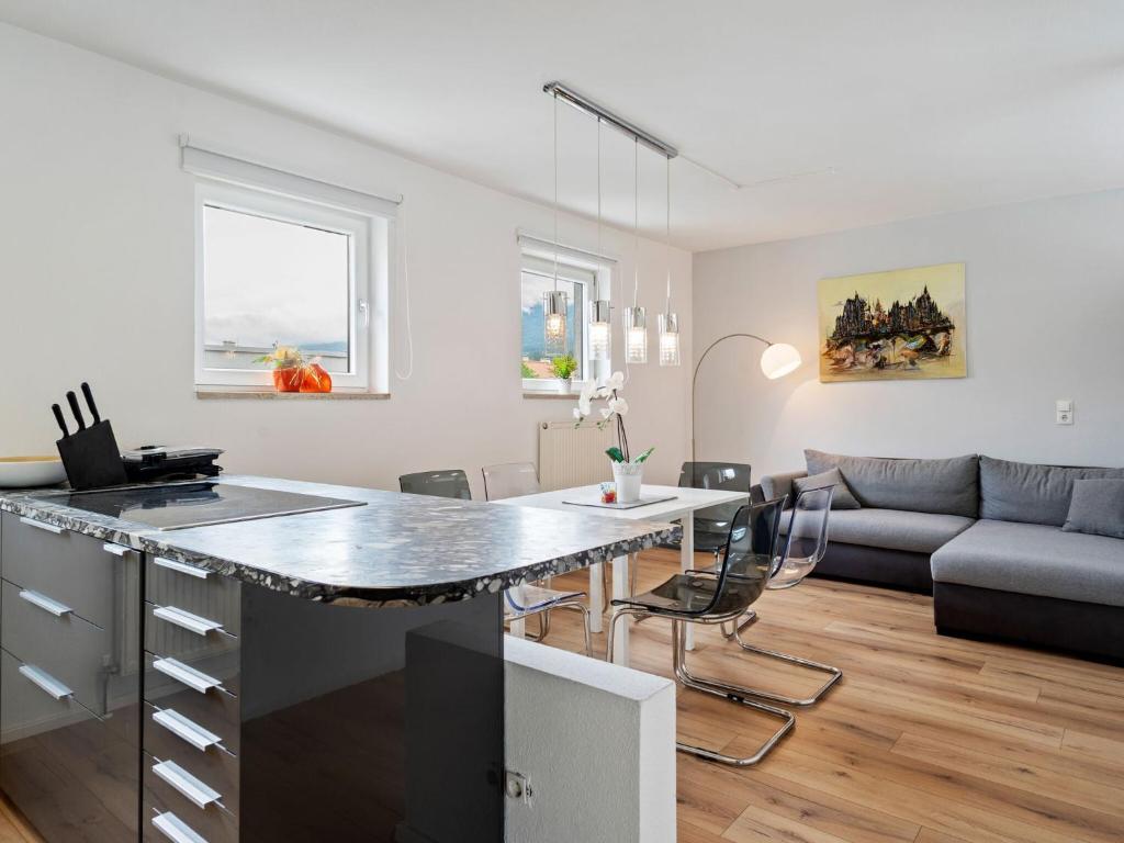 Apartment in Innsbruck near Ambras Castle - Two-Bedroom Apartment