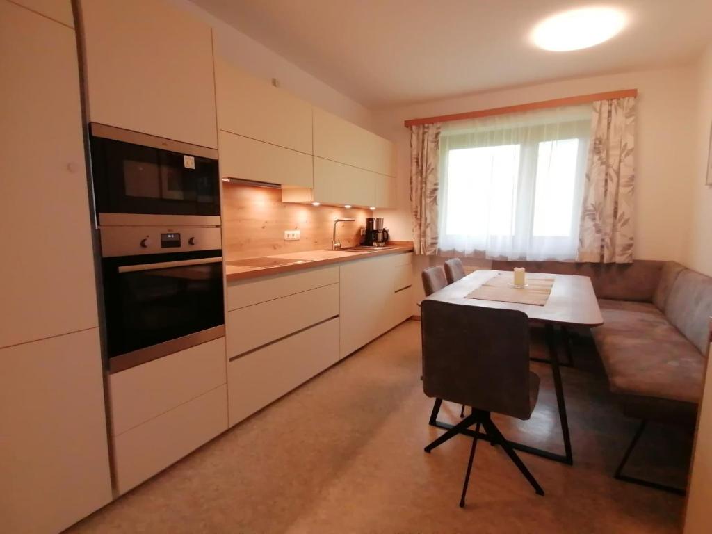 Kuchyňa alebo kuchynka v ubytovaní Appartement Gundi Ripper