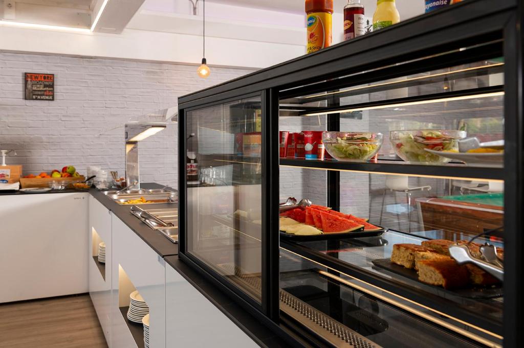 a kitchen with a buffet line with food at Apartaments Els Llorers in Lloret de Mar
