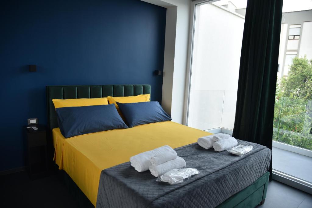 Postel nebo postele na pokoji v ubytování Palms Suites