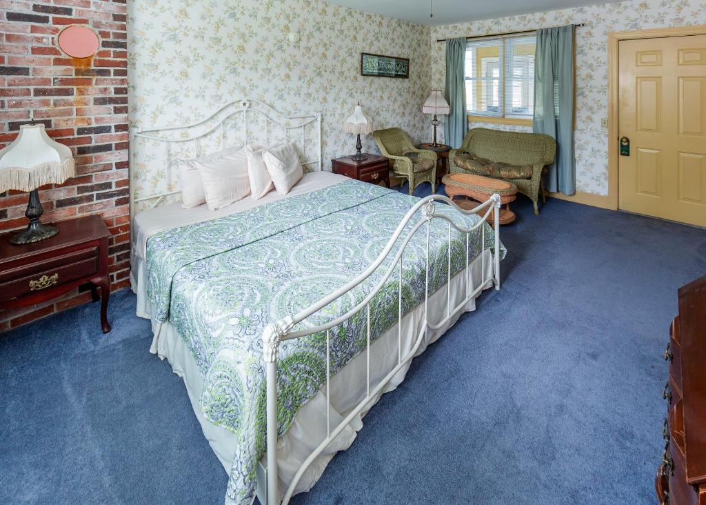 Thornhedge Inn - Queen Room - Annex