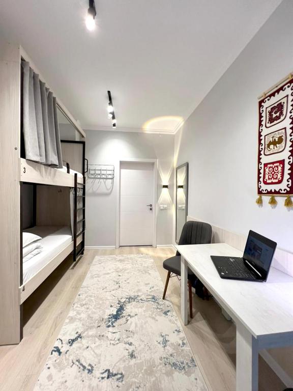 Postel nebo postele na pokoji v ubytování Compass Hostel
