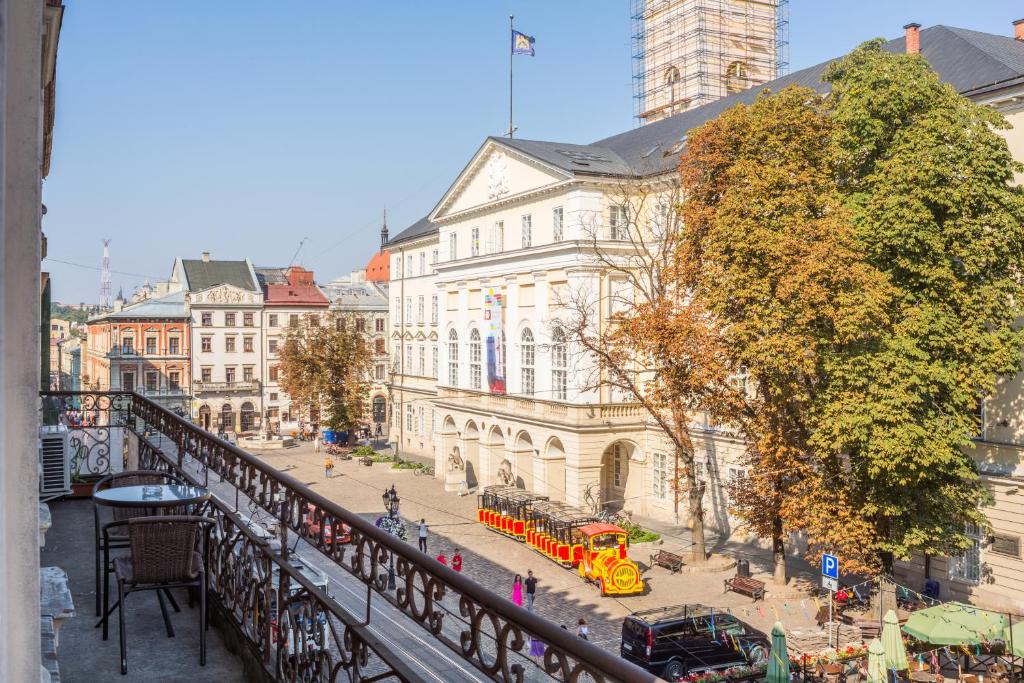 Lviv Apartments - 阳台的一居室公寓-Rynok Square 11