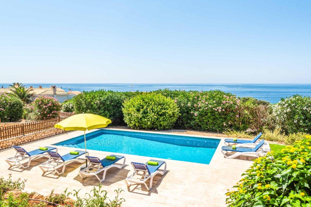 The swimming pool at or close to Villa Satalaia