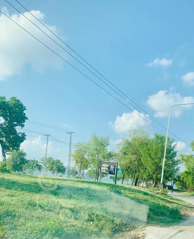 Luxury Haven Posh Area Green Lawn, Cafes, Dining & Shops Nearby