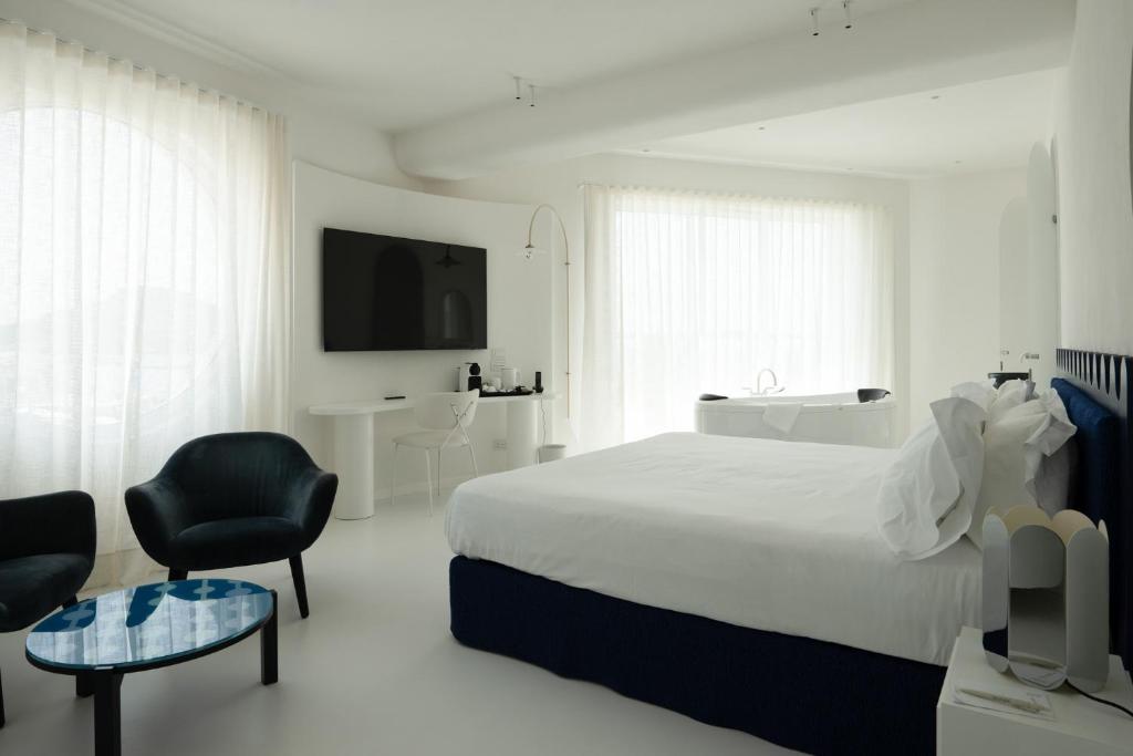 Postel nebo postele na pokoji v ubytování CALEA Boutique Hotel