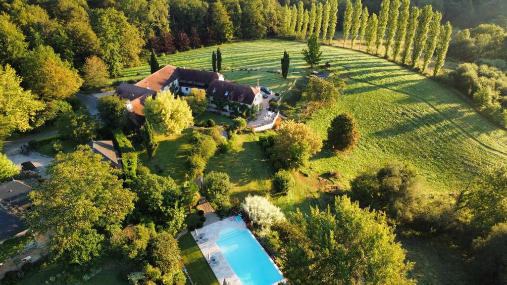 Vaade majutusasutusele Chambres d'Hôtes Secret Pyrenées linnulennult