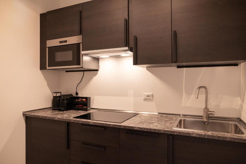 Palazzo delle Guglie by Postcardsfrom - Resim 42