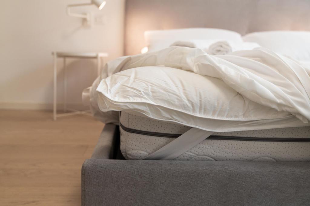 Palazzo delle Guglie by Postcardsfrom - Resim 32