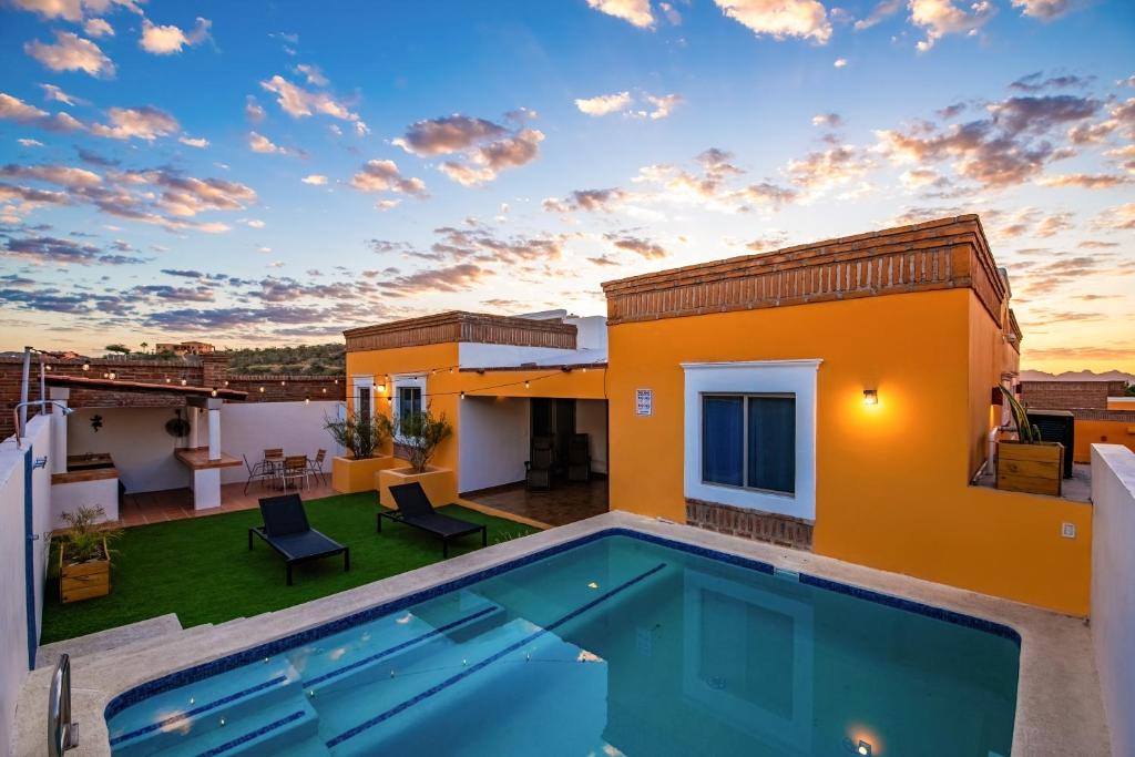 Peaceful Villa and Heated pool 5 min from marina