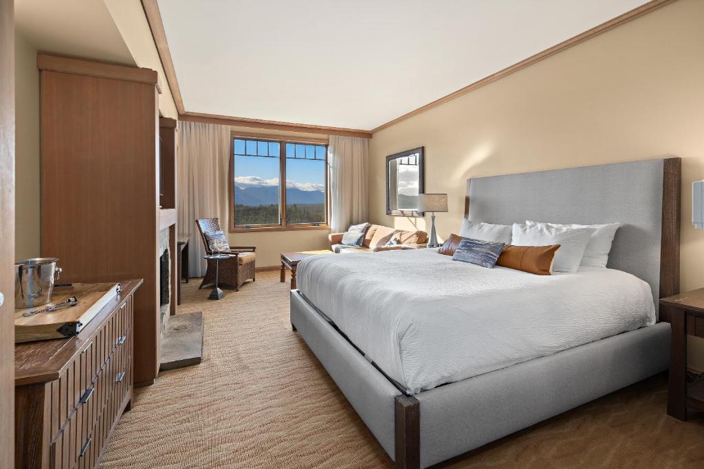 Postel nebo postele na pokoji v ubytování The Best EXECUTIVE RIVER VIEW SUITE Lodge Unit - 5047