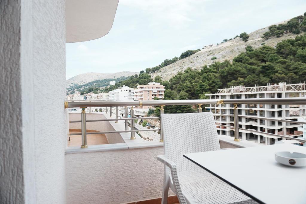 Nespecifikovaný výhled na hory nebo výhled na hory při pohledu z hotelu