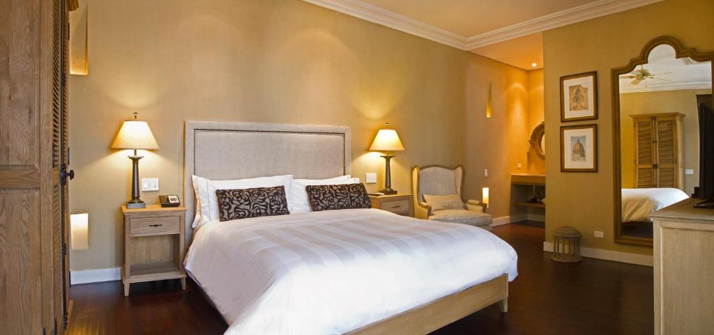 Postel nebo postele na pokoji v ubytování Bastión Luxury Hotel