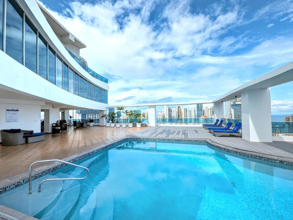 Πισίνα στο ή κοντά στο Yc 701 l Amazing building on Balboa Avenue