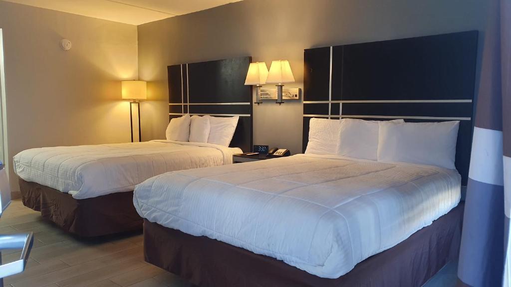 Ein Bett oder Betten in einem Zimmer der Unterkunft South Padre Island Lodge