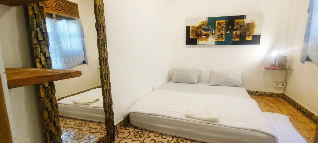 Postel nebo postele na pokoji v ubytování Damuh Guest House