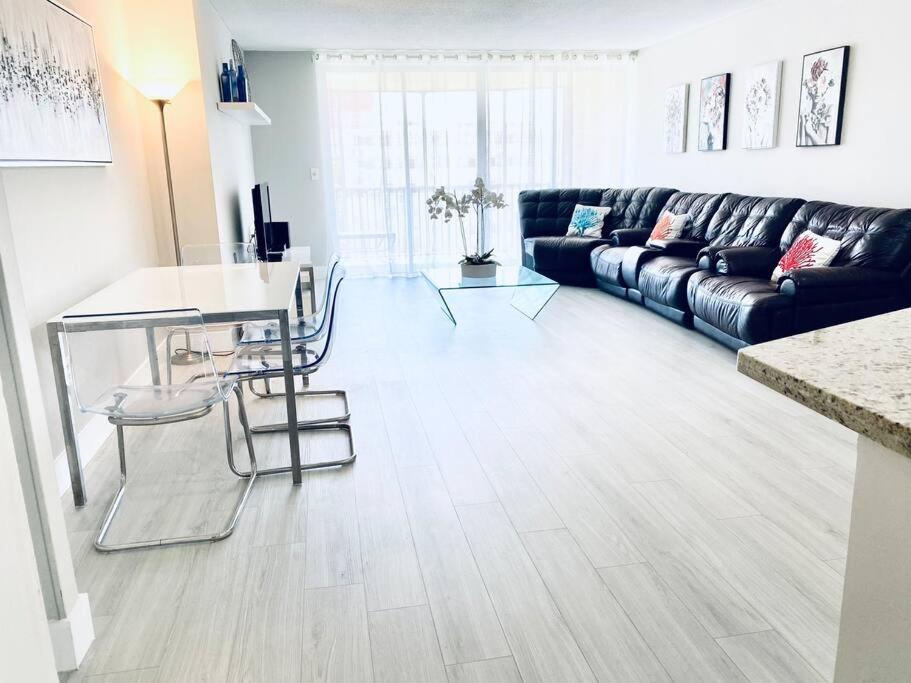 a living room with a couch and a table at MODERN 2BR 2BA CONDO near AVENTURA! Wi-Fi! Parking in North Miami Beach