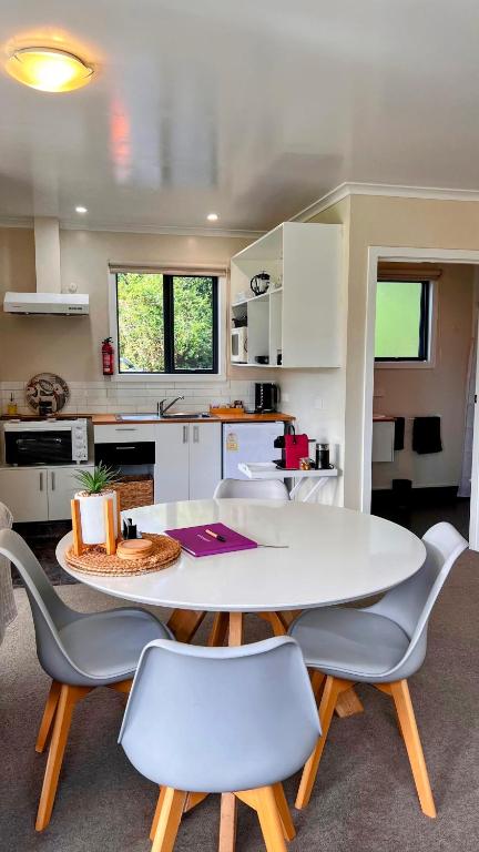 Kuchyň nebo kuchyňský kout v ubytování Mohua Park - Catlins Eco Accommodation