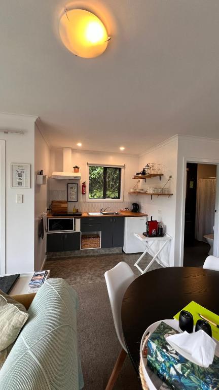 Kuchyň nebo kuchyňský kout v ubytování Mohua Park - Catlins Eco Accommodation